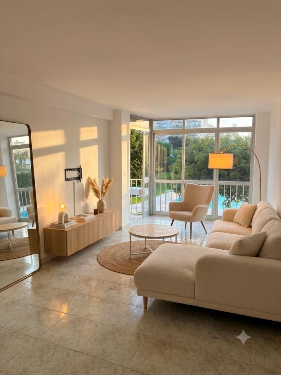2 bedroom Flat for sale in Benalmadena with pool - € 274,000 (Ref: 9945655)