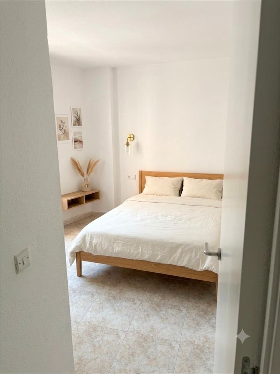 2 bedroom Flat for sale in Benalmadena with pool - € 274,000 (Ref: 9945655)