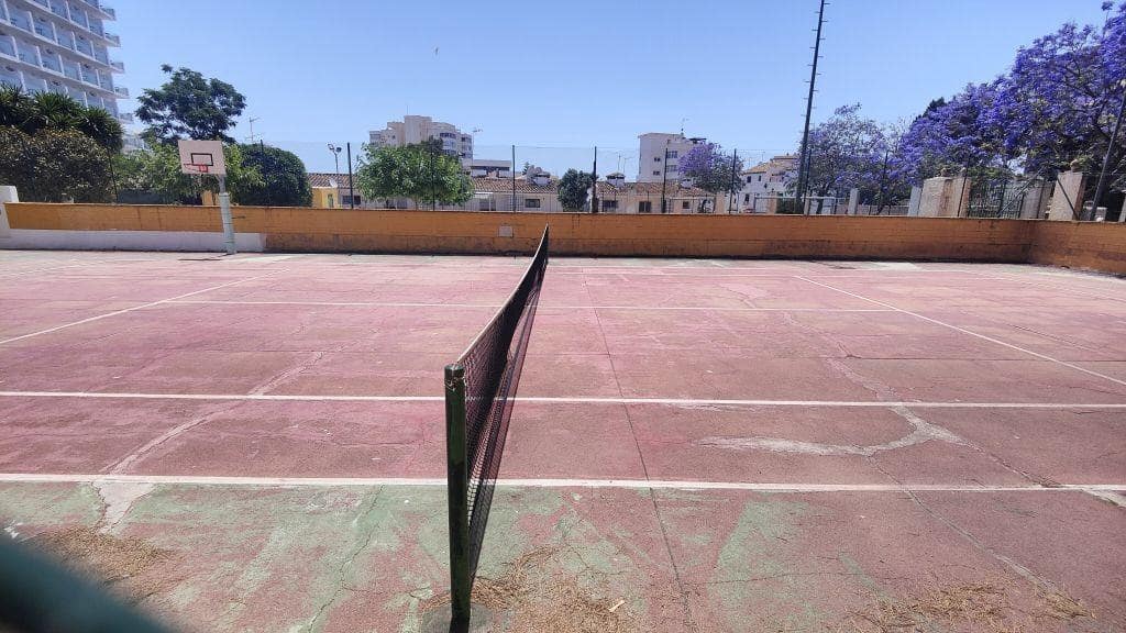 2 bedroom Flat for sale in Benalmadena with pool - € 274,000 (Ref: 9945655)