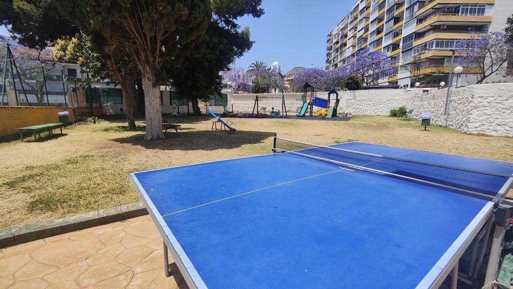 2 bedroom Flat for sale in Benalmadena with pool - € 274,000 (Ref: 9945655)