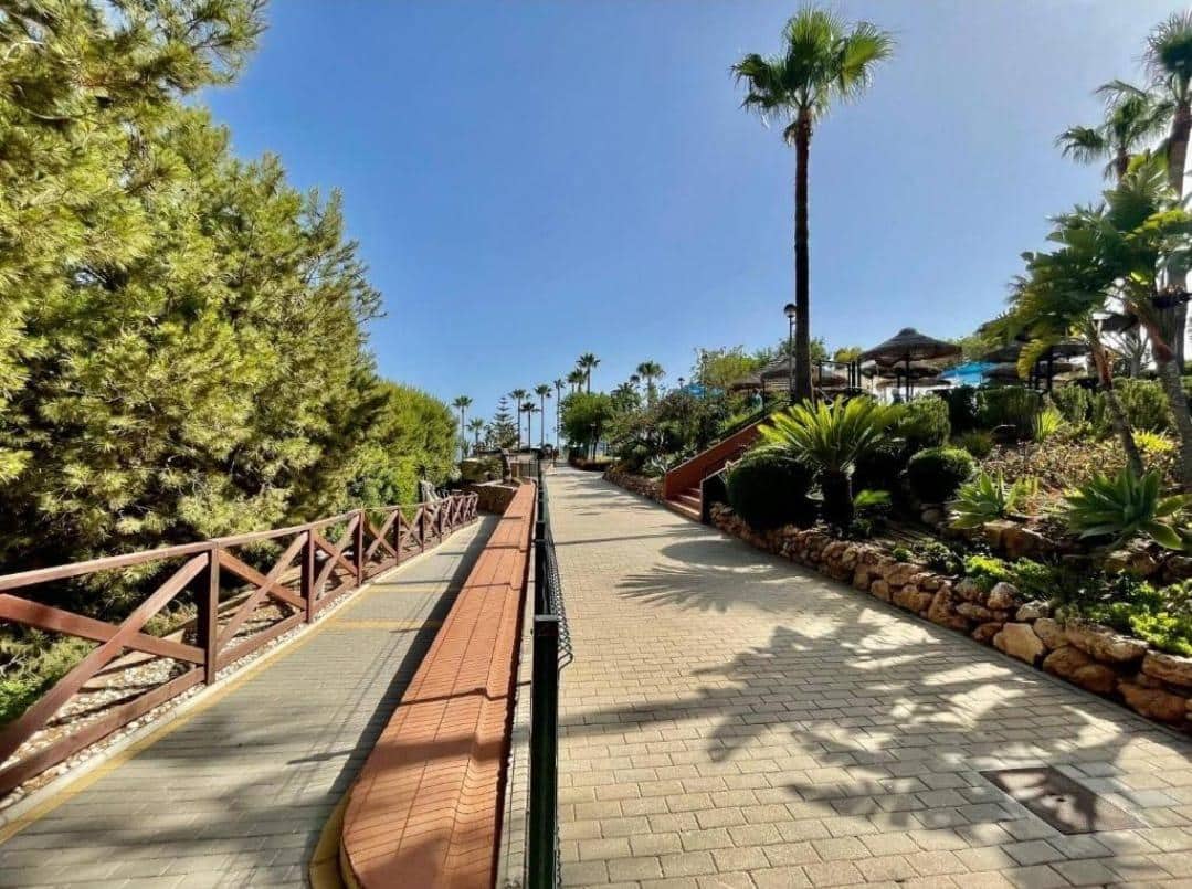 1 soveværelse Lejlighed til salg i Torrequebrada med swimmingpool - € 378.000 (Ref: 9945656)