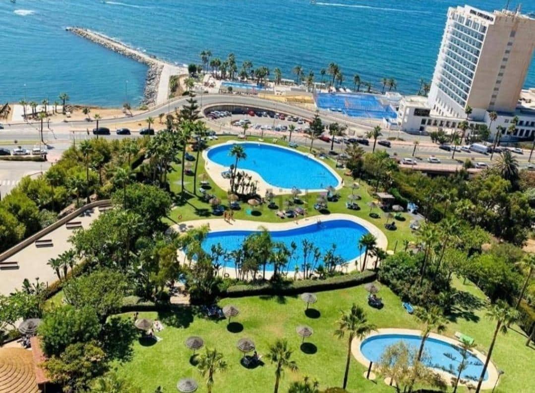 1 soveværelse Lejlighed til salg i Torrequebrada med swimmingpool - € 378.000 (Ref: 9945656)