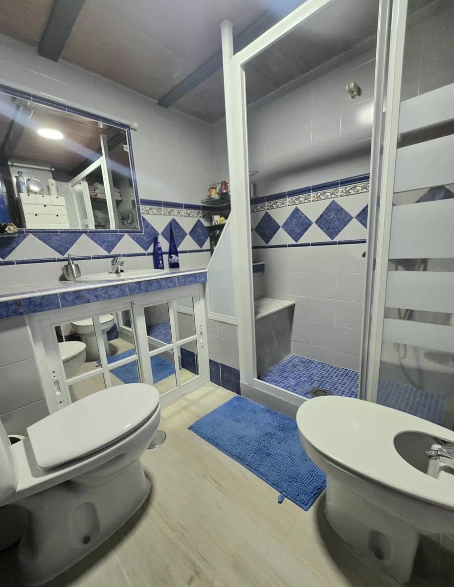 5 bedroom Villa for sale in Rincon de la Victoria with garage - € 520,000 (Ref: 9945657)