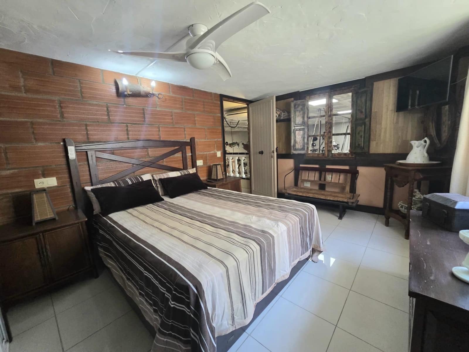 5 bedroom Villa for sale in Rincon de la Victoria with garage - € 520,000 (Ref: 9945657)