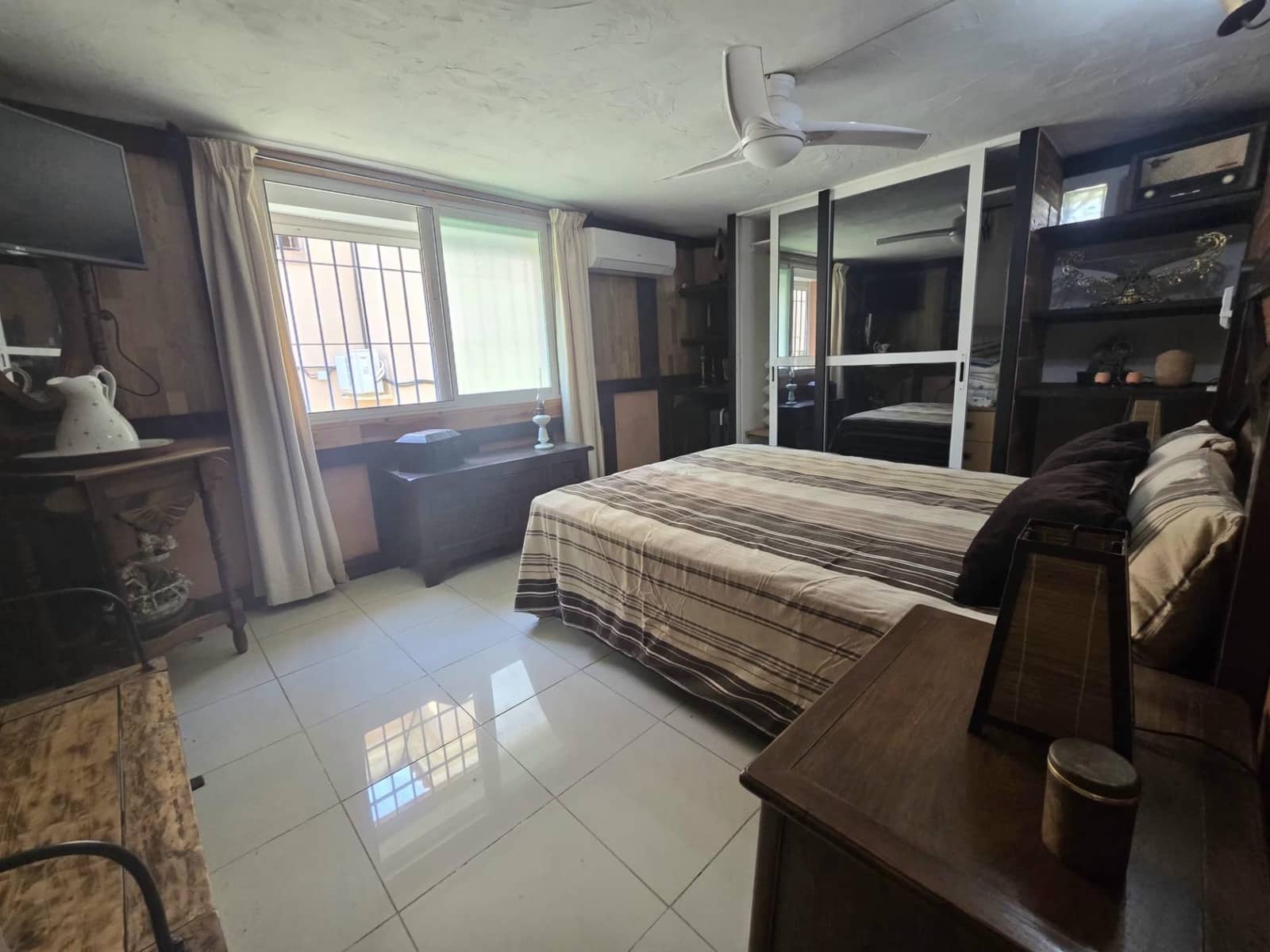 5 bedroom Villa for sale in Rincon de la Victoria with garage - € 520,000 (Ref: 9945657)