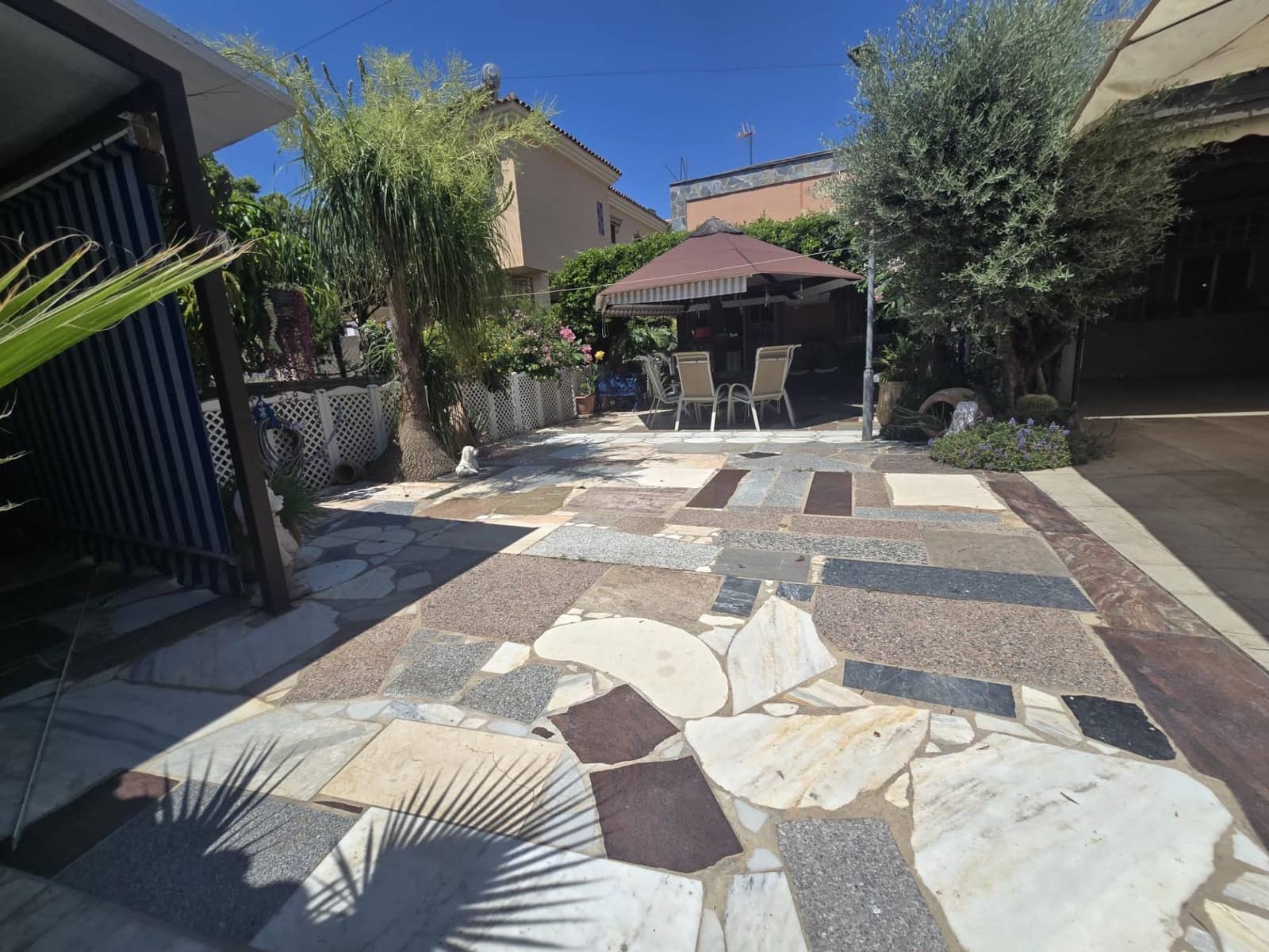 5 bedroom Villa for sale in Rincon de la Victoria with garage - € 520,000 (Ref: 9945657)