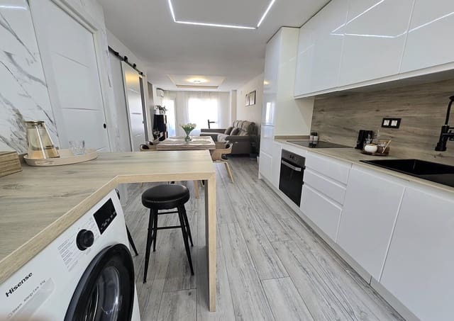4 soverom Leilighet til salgs i Carretera de Cadiz, Málaga by med garasje - € 575 000 (Ref: 9957940)