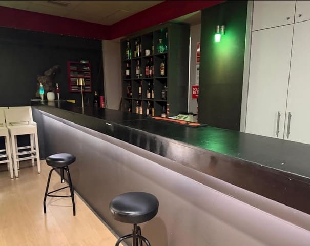 Erhverv til salg i Málaga by - € 600.000 (Ref: 9959745)