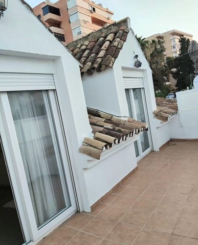 Chalet de 4 habitaciones en Benalmadena Costa, Benalmádena en venta con garaje - 599.000 € (Ref: 9959746)