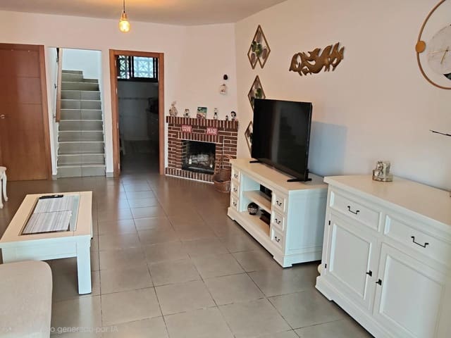 Chalet de 4 habitaciones en Benalmadena Costa, Benalmádena en venta con garaje - 599.000 € (Ref: 9959746)