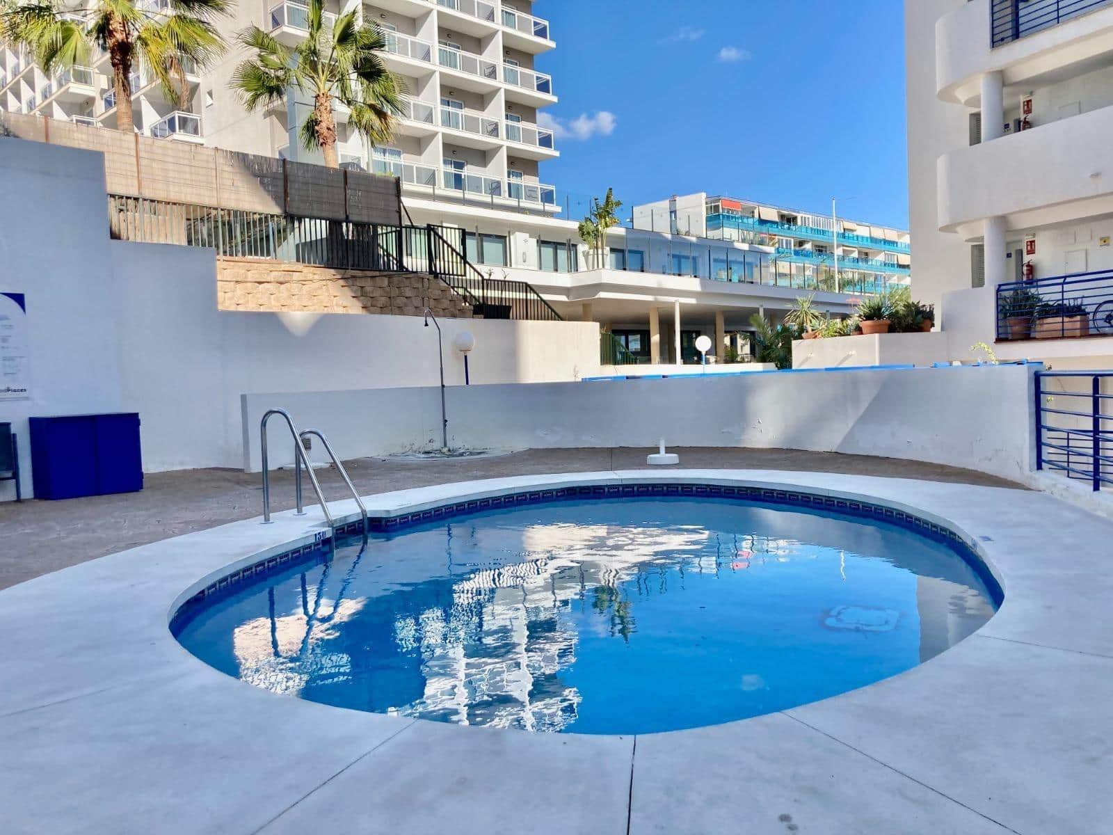 1 soverom Leilighet til salgs i Torrequebrada med svømmebasseng garasje - € 245 000 (Ref: 9975368)