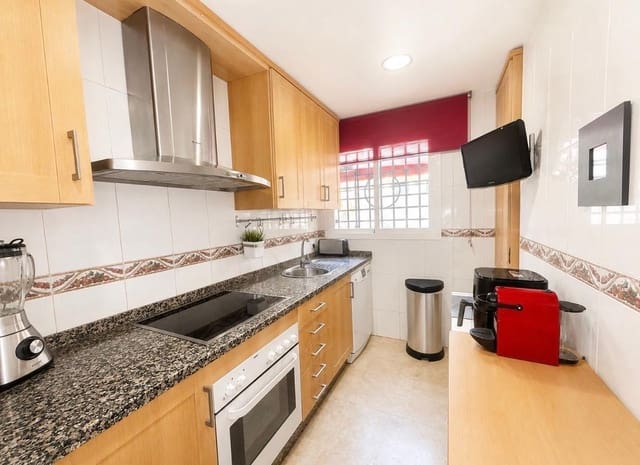 2 soverom Leilighet til salgs i Benalmádena med svømmebasseng garasje - € 355 000 (Ref: 9984959)