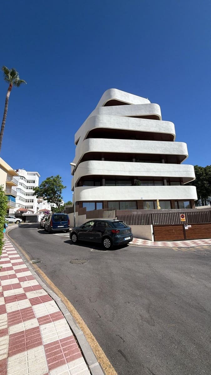 2 soverom Leilighet til salgs i Benalmadena med svømmebasseng garasje - € 529 000 (Ref: 9990695)