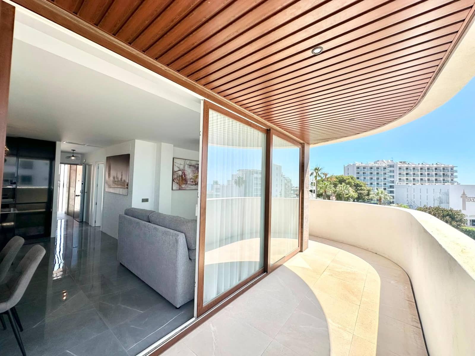 2 soverom Leilighet til salgs i Benalmadena med svømmebasseng garasje - € 529 000 (Ref: 9990695)