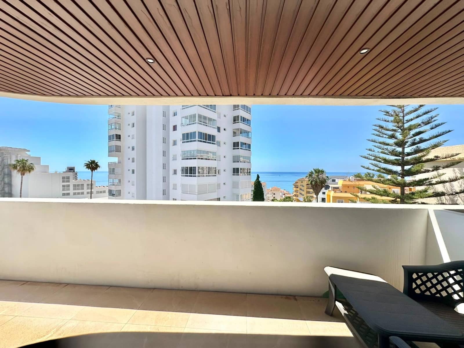 2 soverom Leilighet til salgs i Benalmadena med svømmebasseng garasje - € 529 000 (Ref: 9990695)