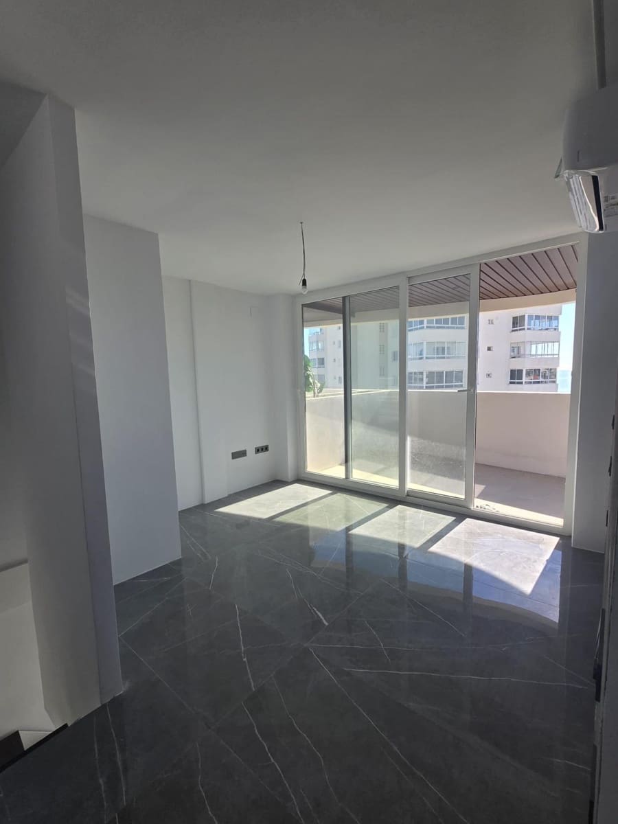 2 soveværelse Penthouse til salg i Benalmadena med swimmingpool garage - € 749.000 (Ref: 9990696)