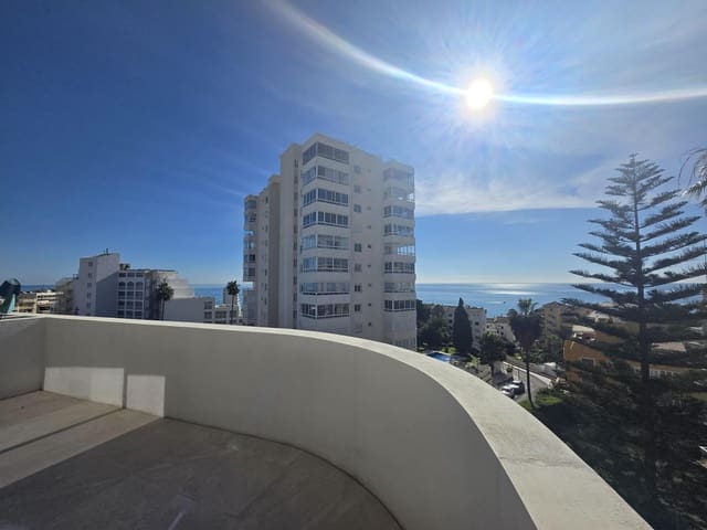 2 soveværelse Penthouse til salg i Benalmádena med swimmingpool garage - € 749.000 (Ref: 9990696)