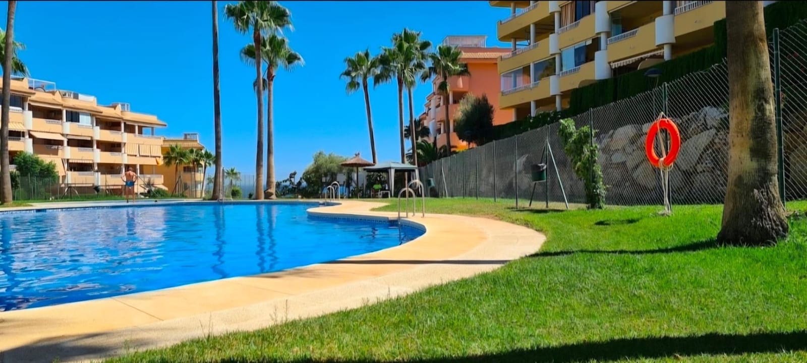 2 soveværelse Lejlighed til salg i Fuengirola med swimmingpool garage - € 314.900 (Ref: 9994189)