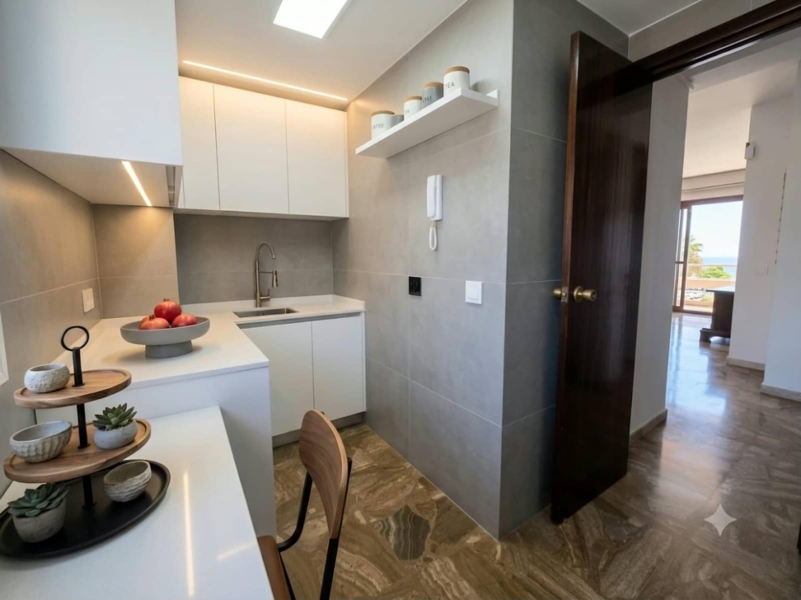 2 slaapkamer Flat te koop in Torremolinos met zwembad - € 291.200 (Ref: 9998780)