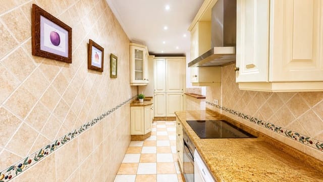 5 Zimmer Reihenhaus zu verkaufen in San Pedro de Alcantara, Marbella - 750.000 € (Ref: 10024380)