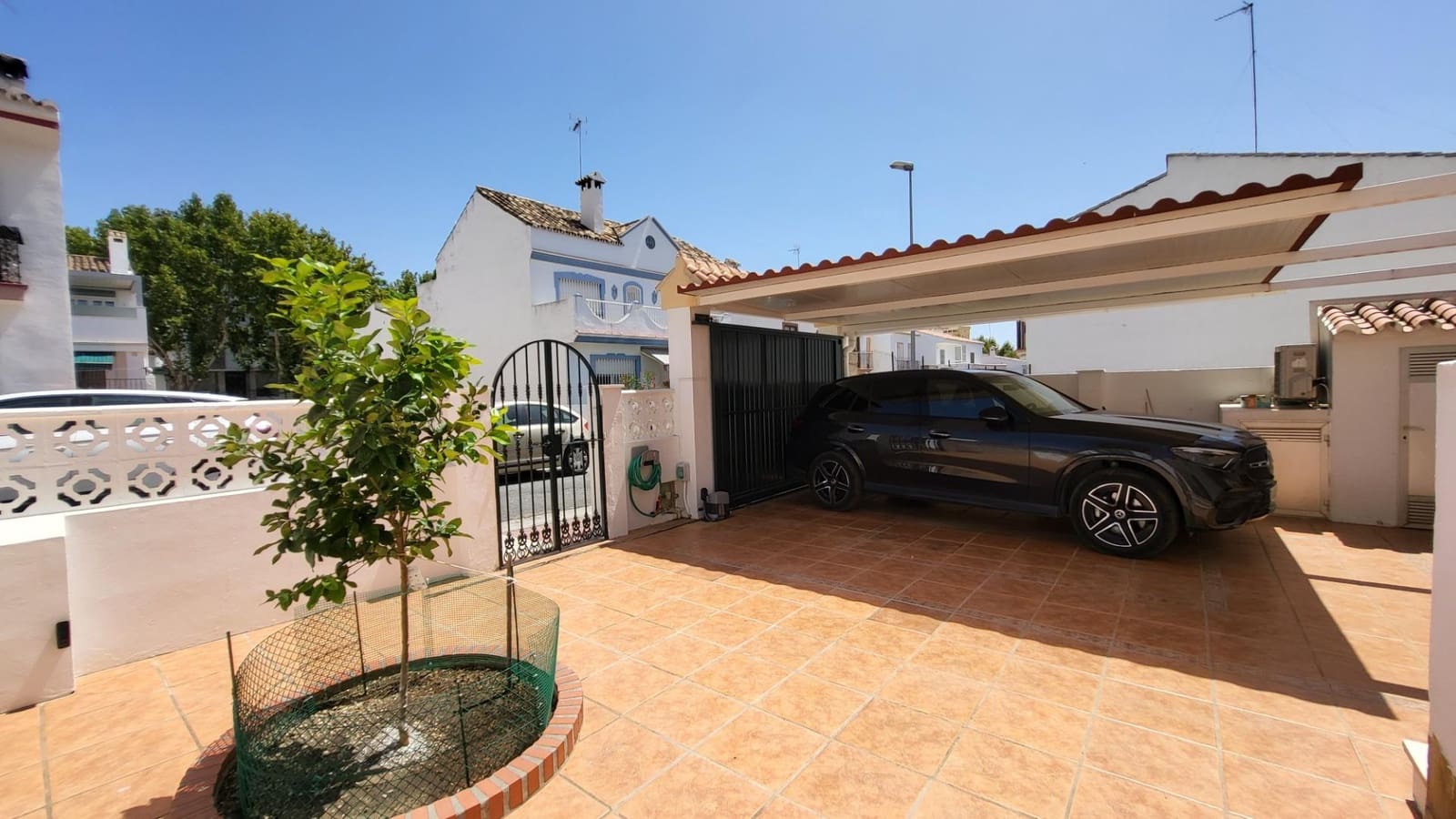 5 bedroom Terraced Villa for sale in San Pedro de Alcantara - € 750,000 (Ref: 10024380)