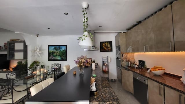 Apartamento de 4 habitaciones en San Pedro de Alcantara, Marbella en venta con garaje - 475.000 € (Ref: 10033903)