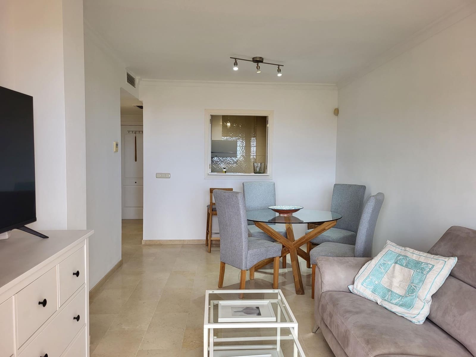 Appartement de 1 chambre à louer à Elviria avec piscine garage - 1 300 € (Ref: 10086444)