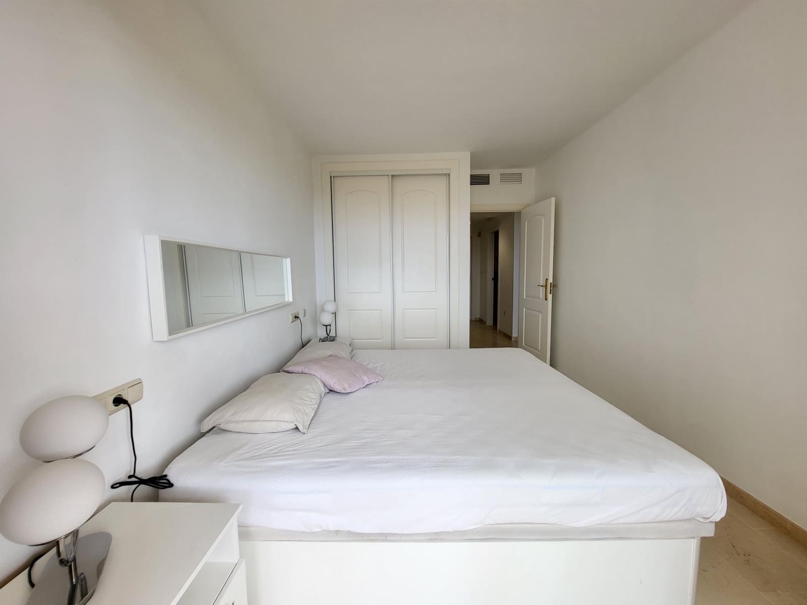 Appartement de 1 chambre à louer à Elviria avec piscine garage - 1 300 € (Ref: 10086444)