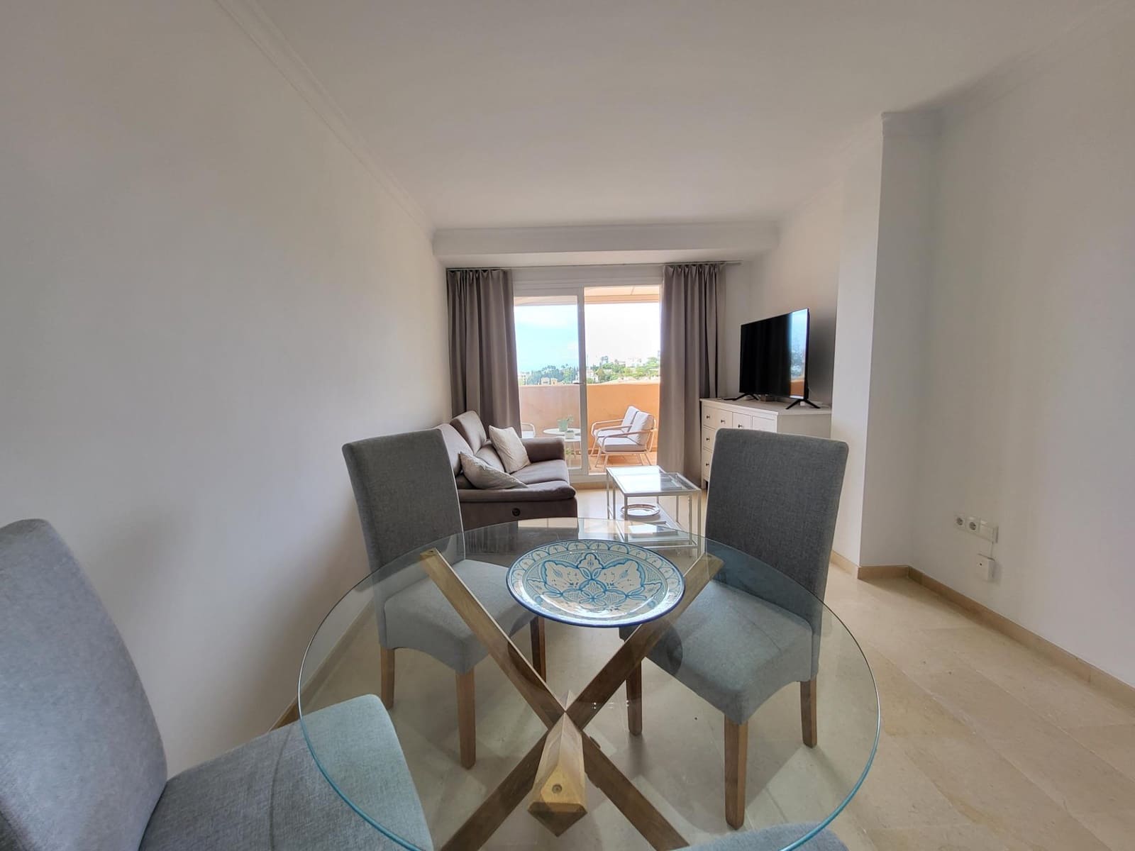 Appartement de 1 chambre à louer à Elviria avec piscine garage - 1 300 € (Ref: 10086444)