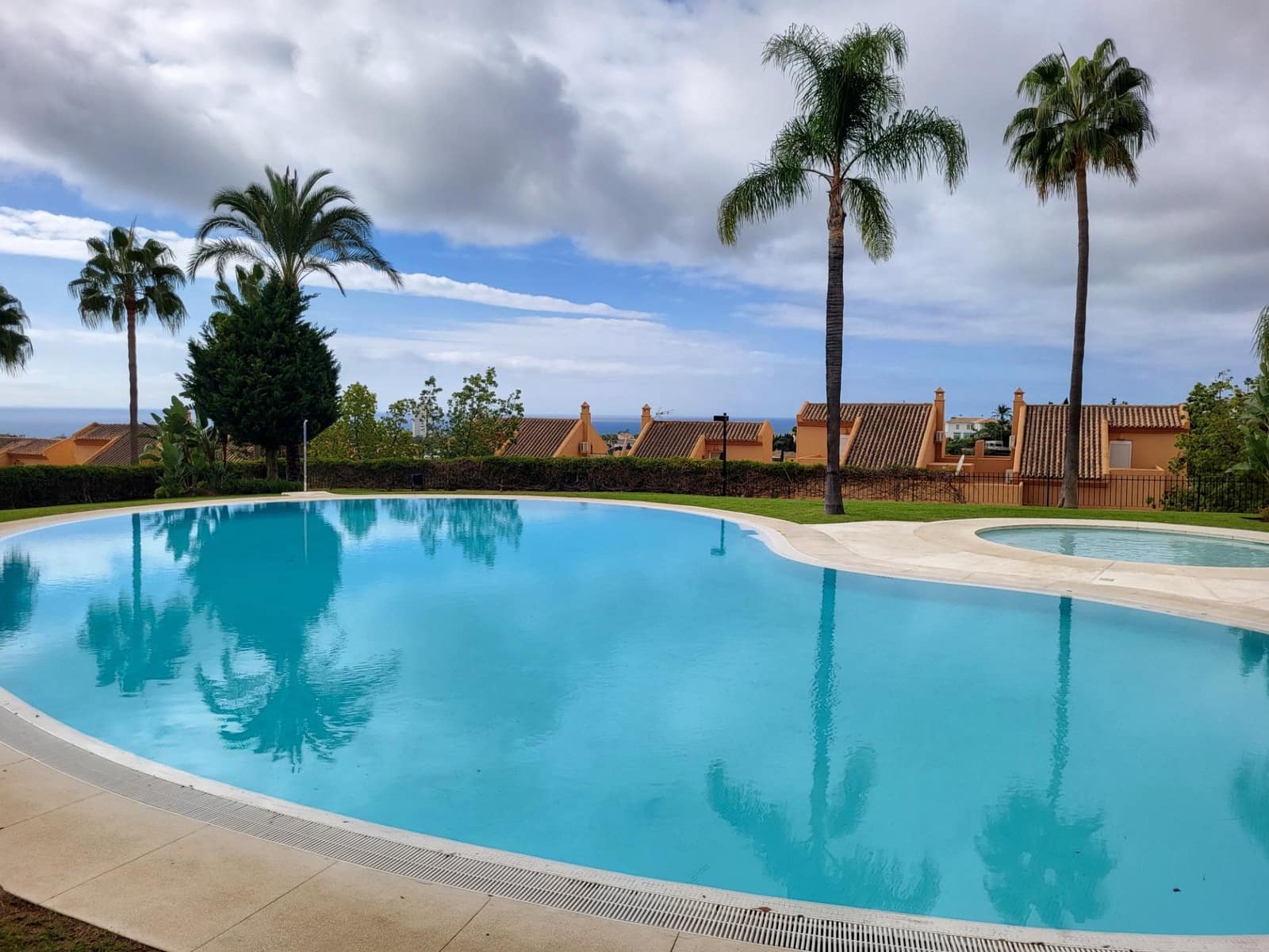 Appartement de 1 chambre à louer à Elviria avec piscine garage - 1 300 € (Ref: 10086444)
