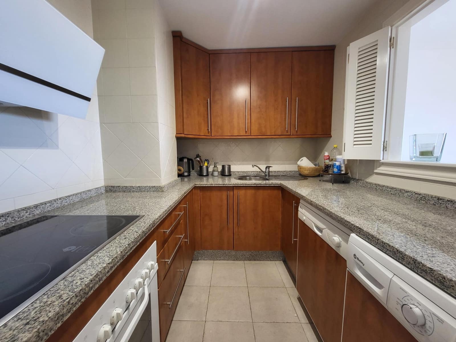 Appartement de 1 chambre à louer à Elviria avec piscine garage - 1 300 € (Ref: 10086444)