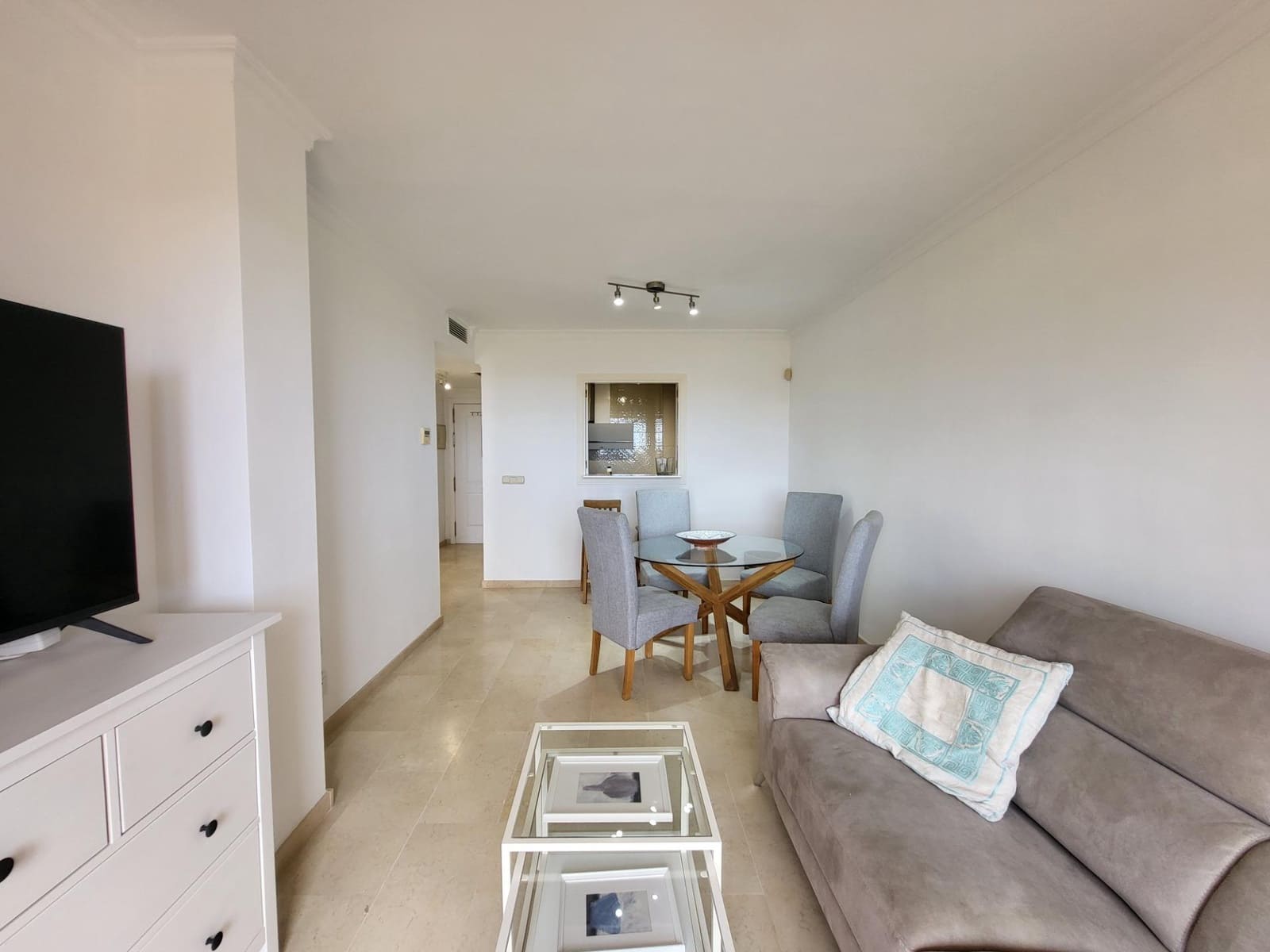 Appartement de 1 chambre à louer à Elviria avec piscine garage - 1 300 € (Ref: 10086444)