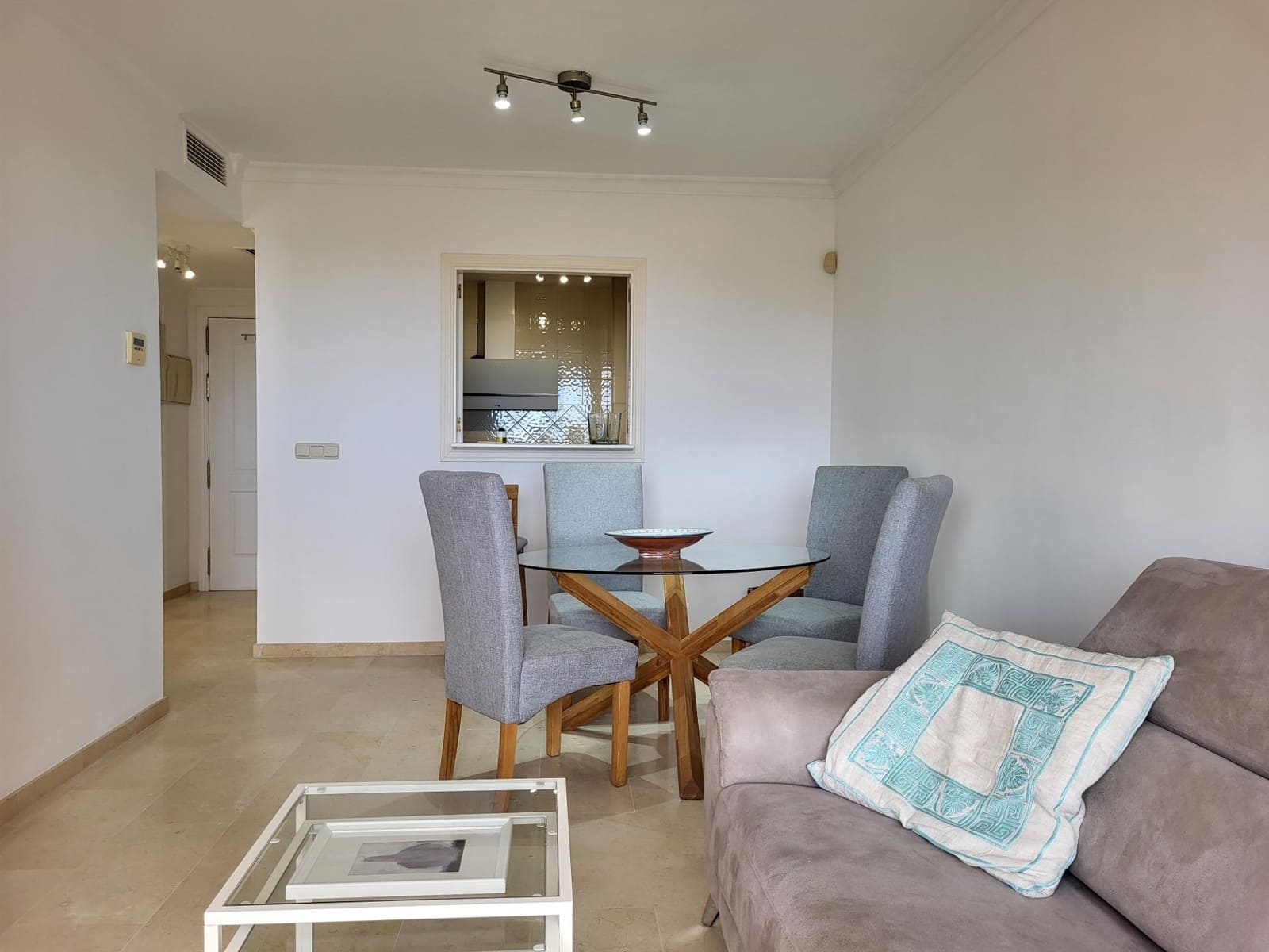 Appartement de 1 chambre à louer à Elviria avec piscine garage - 1 300 € (Ref: 10086444)