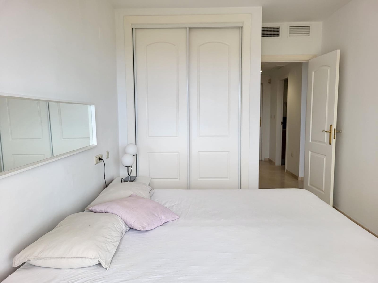 Appartement de 1 chambre à louer à Elviria avec piscine garage - 1 300 € (Ref: 10086444)