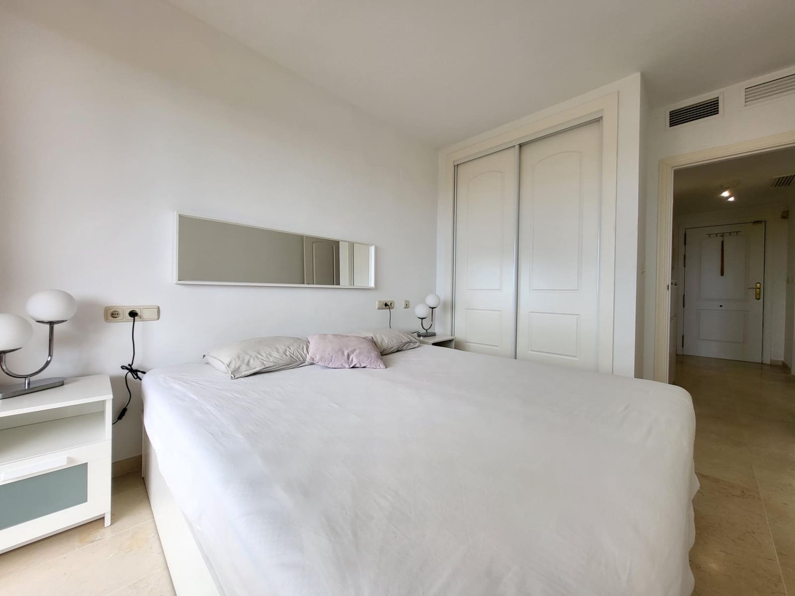 Appartement de 1 chambre à louer à Elviria avec piscine garage - 1 300 € (Ref: 10086444)