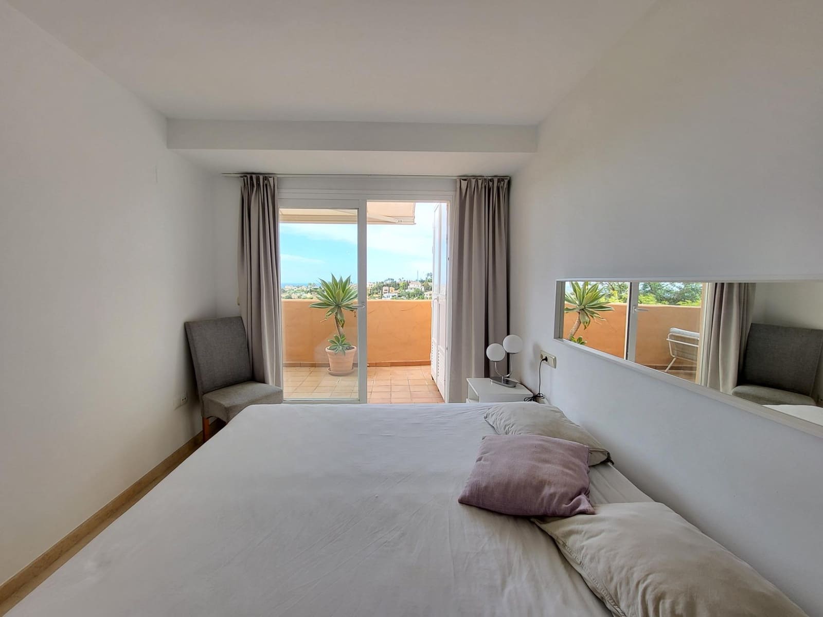 Appartement de 1 chambre à louer à Elviria avec piscine garage - 1 300 € (Ref: 10086444)