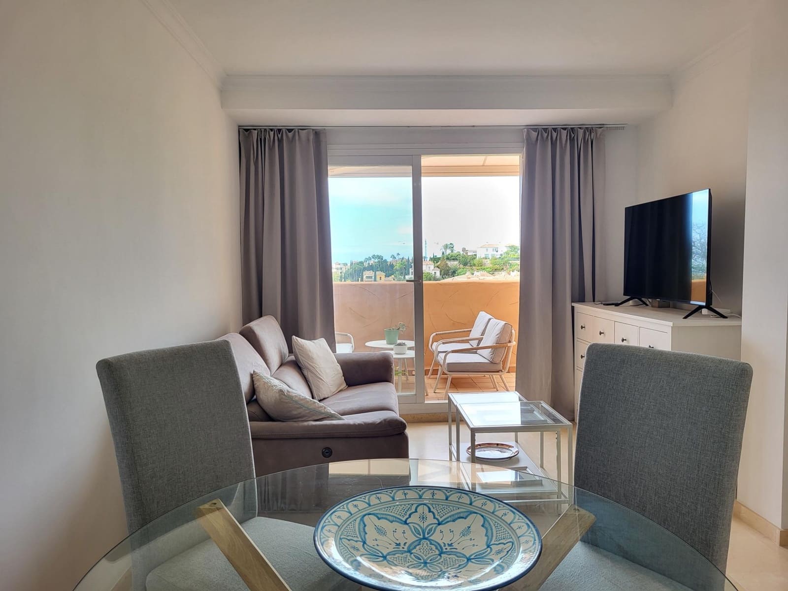 Appartement de 1 chambre à louer à Elviria avec piscine garage - 1 300 € (Ref: 10086444)