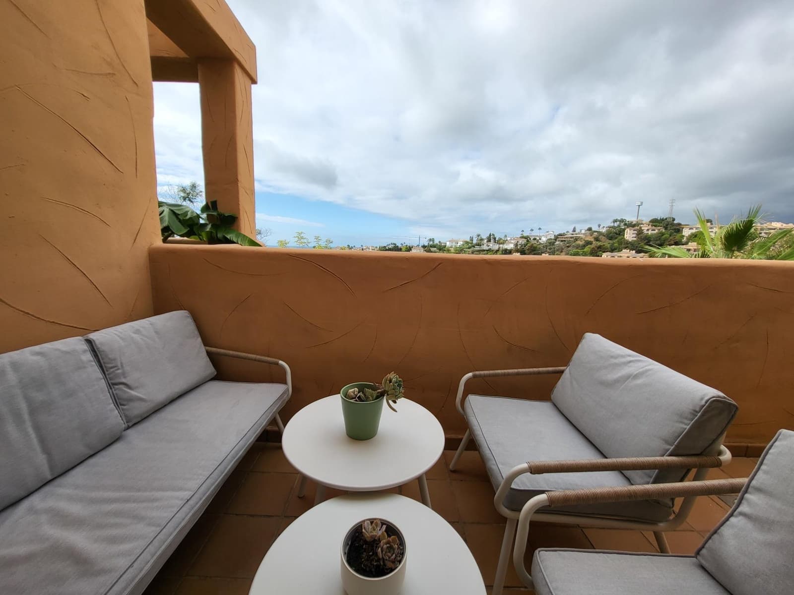 Appartement de 1 chambre à louer à Elviria avec piscine garage - 1 300 € (Ref: 10086444)