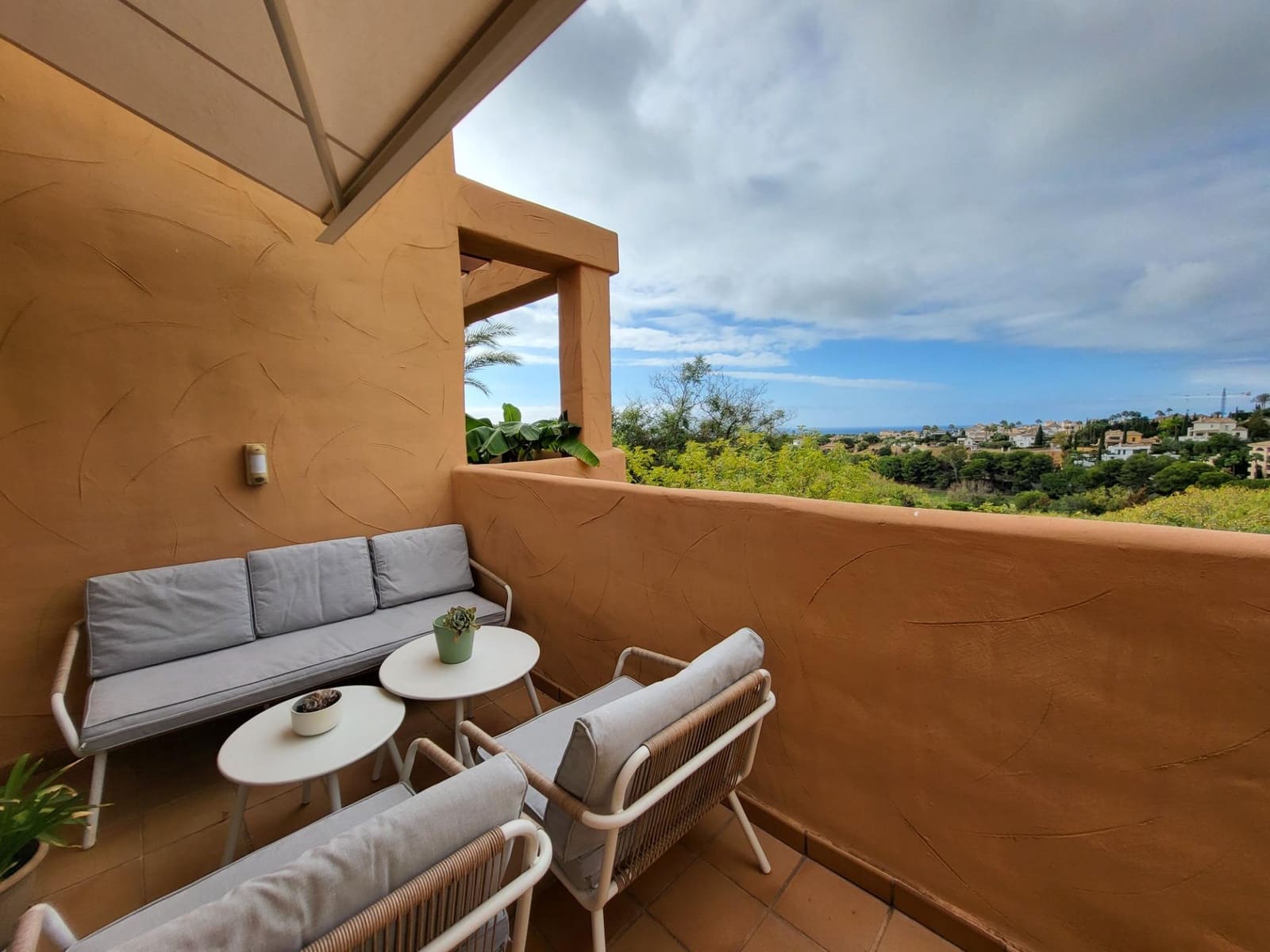 Appartement de 1 chambre à louer à Elviria avec piscine garage - 1 300 € (Ref: 10086444)