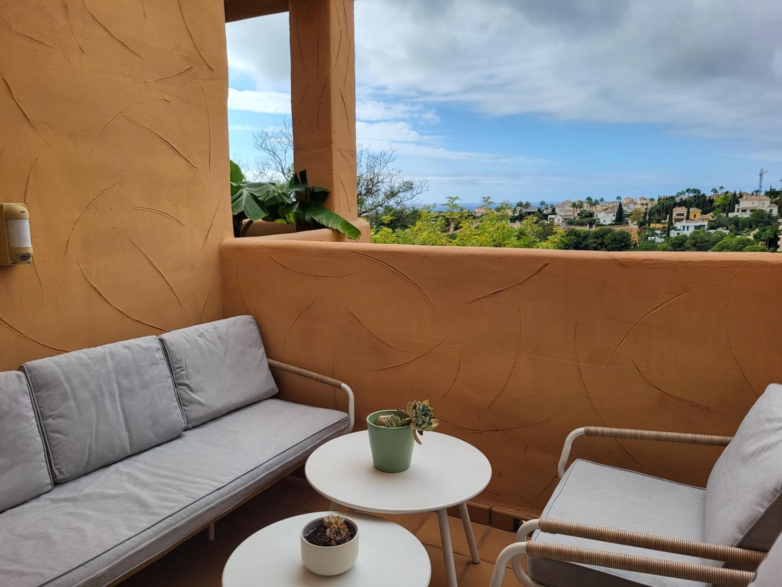Appartement de 1 chambre à louer à Elviria avec piscine garage - 1 300 € (Ref: 10086444)