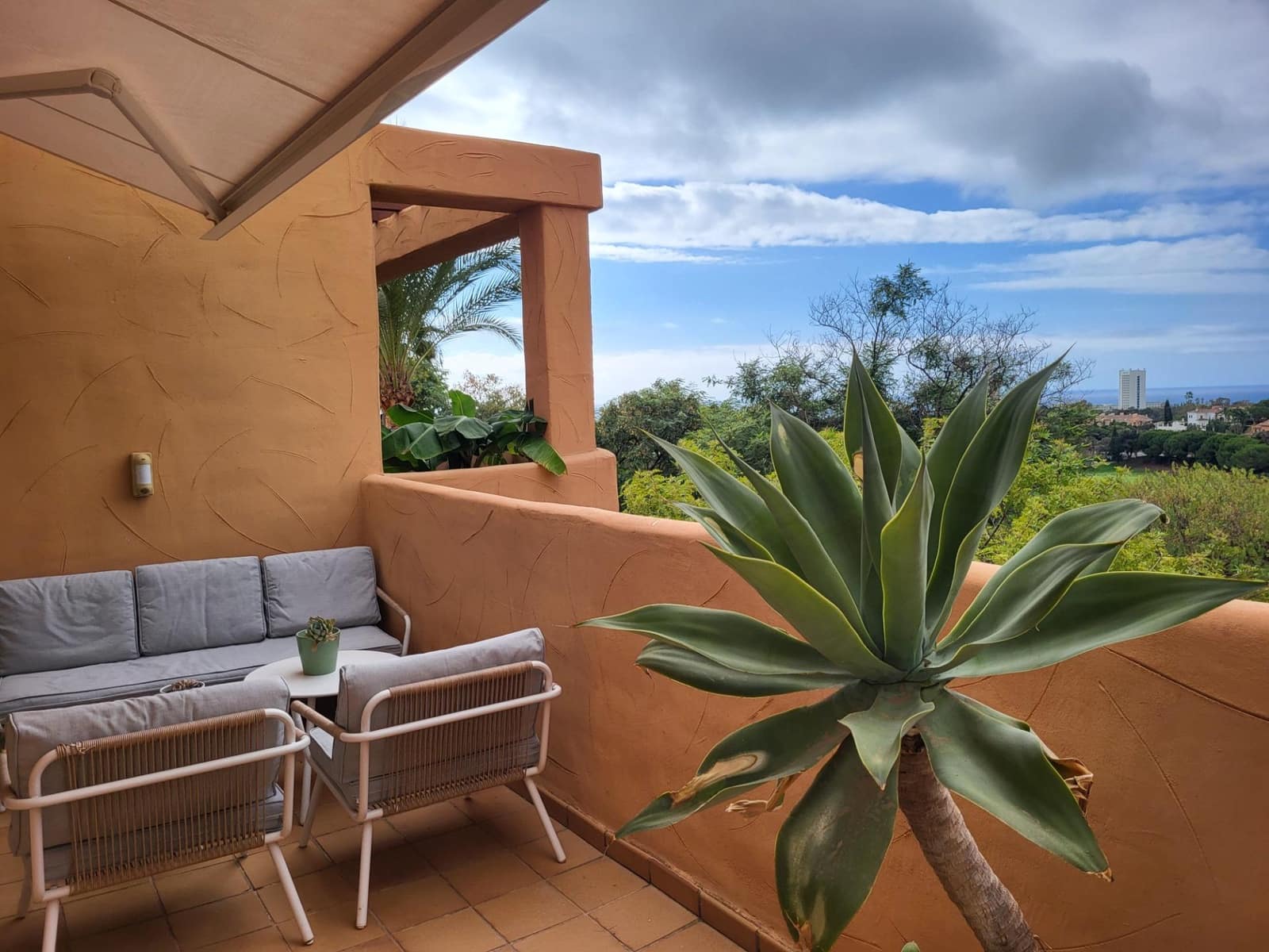 Appartement de 1 chambre à louer à Elviria avec piscine garage - 1 300 € (Ref: 10086444)