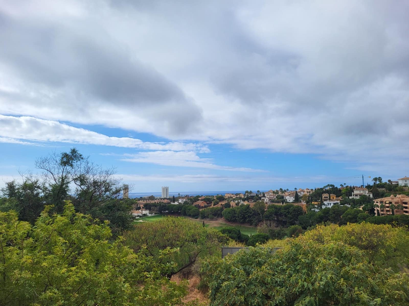 Appartement de 1 chambre à louer à Elviria avec piscine garage - 1 300 € (Ref: 10086444)