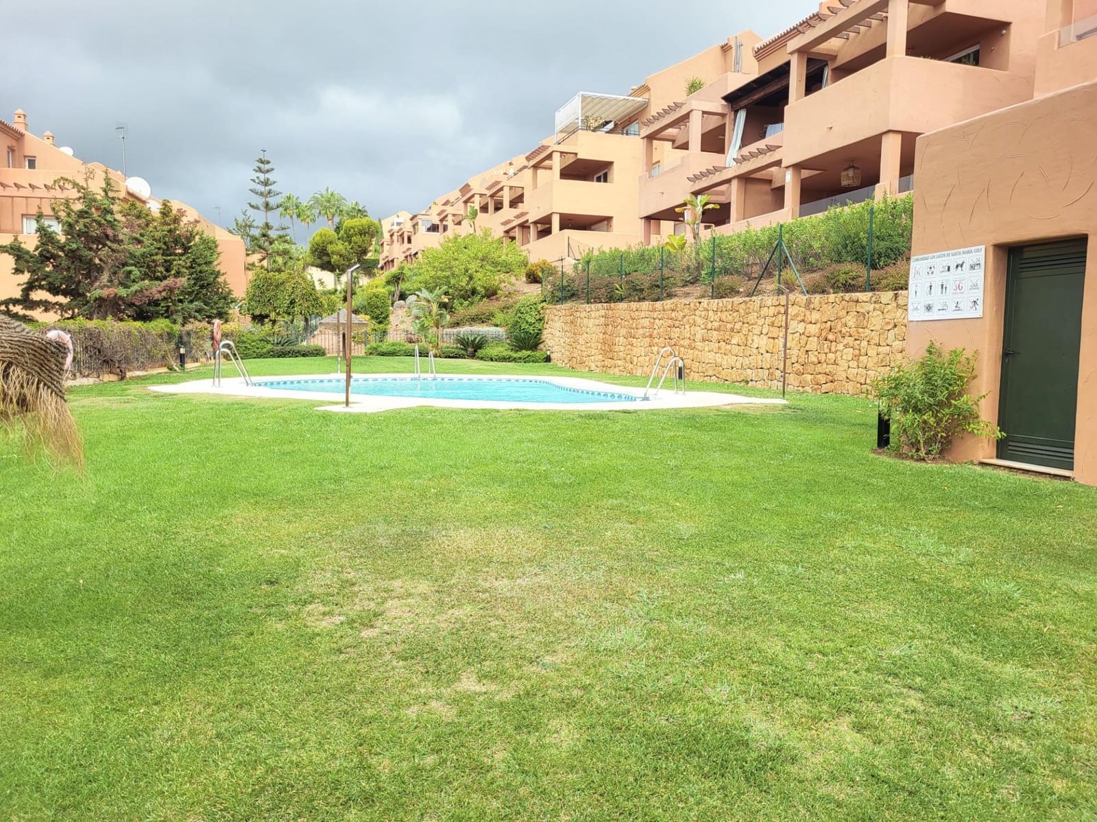 Appartement de 1 chambre à louer à Elviria avec piscine garage - 1 300 € (Ref: 10086444)