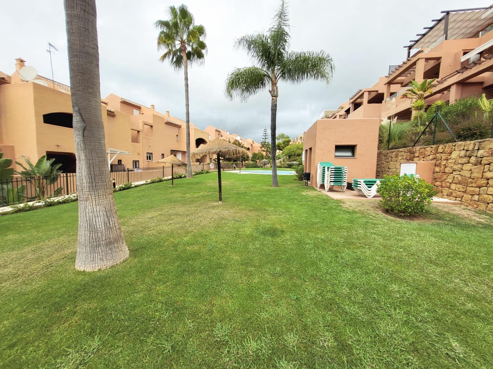 Appartement de 1 chambre à louer à Elviria avec piscine garage - 1 300 € (Ref: 10086444)
