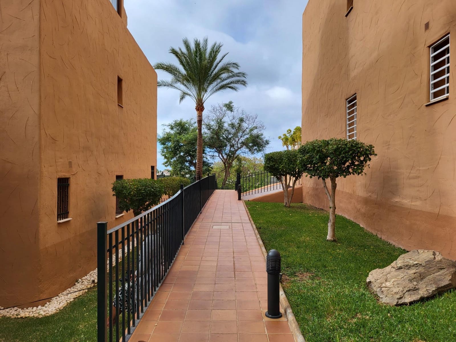 Appartement de 1 chambre à louer à Elviria avec piscine garage - 1 300 € (Ref: 10086444)