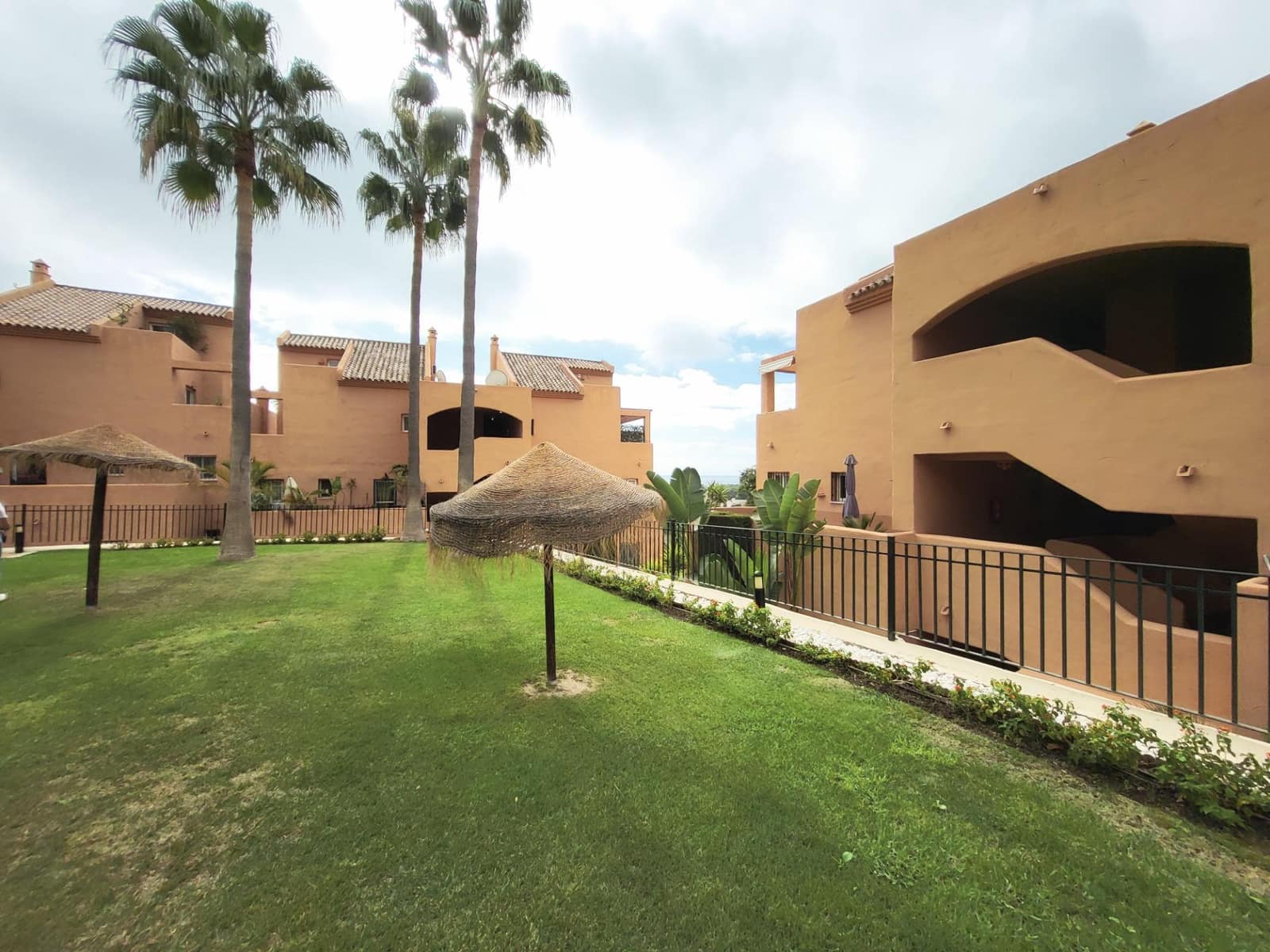 Appartement de 1 chambre à louer à Elviria avec piscine garage - 1 300 € (Ref: 10086444)