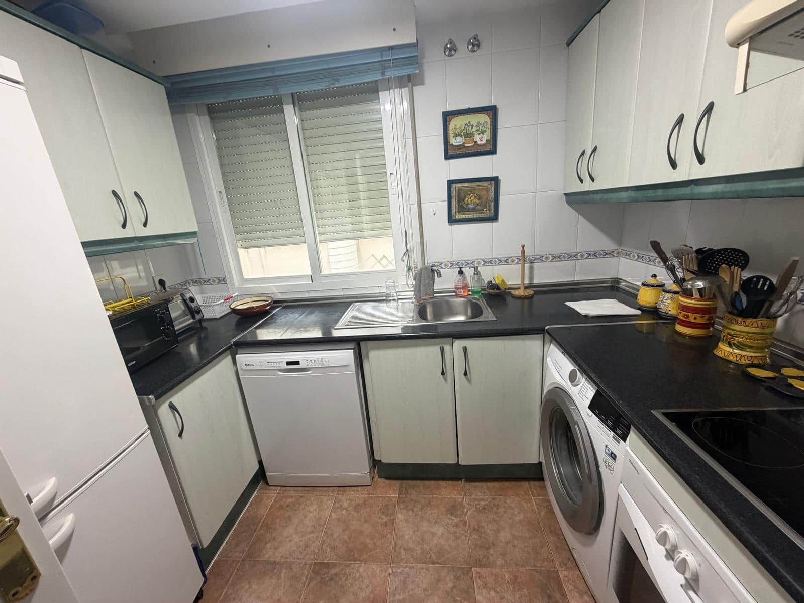 2 soverom Leilighet til leie i Marbella med svømmebasseng garasje - € 1 500 (Ref: 10094942)