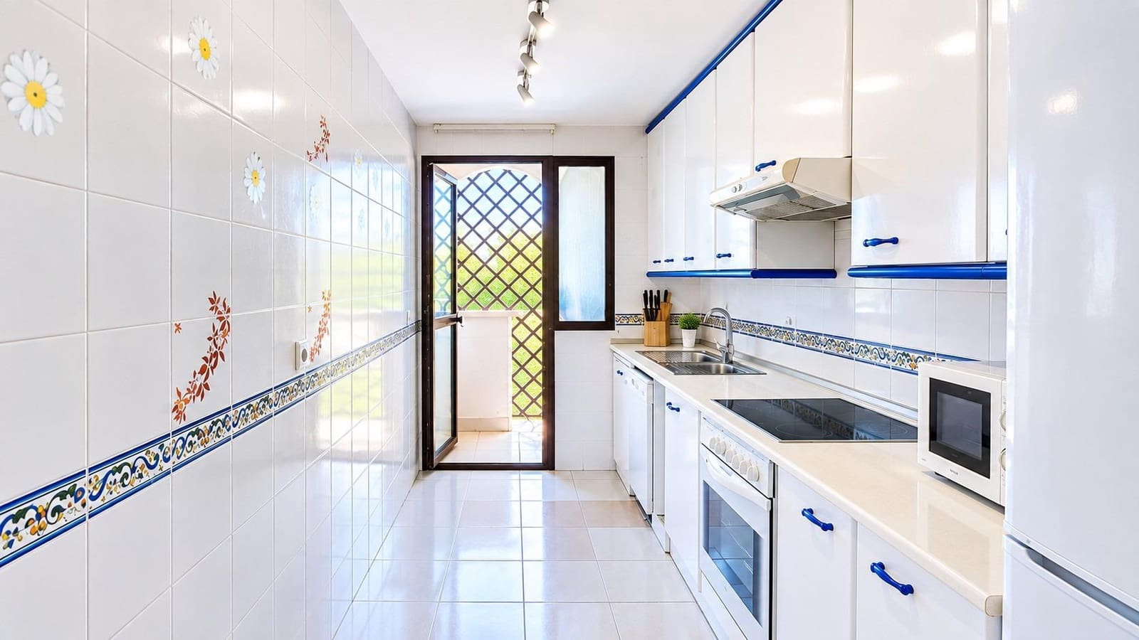 2 sovrum Lägenhet till salu i Marbella med pool - 450 000 € (Ref: 10100419)