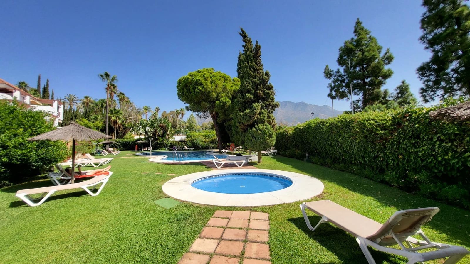 2 sovrum Lägenhet till salu i Marbella med pool - 450 000 € (Ref: 10100419)