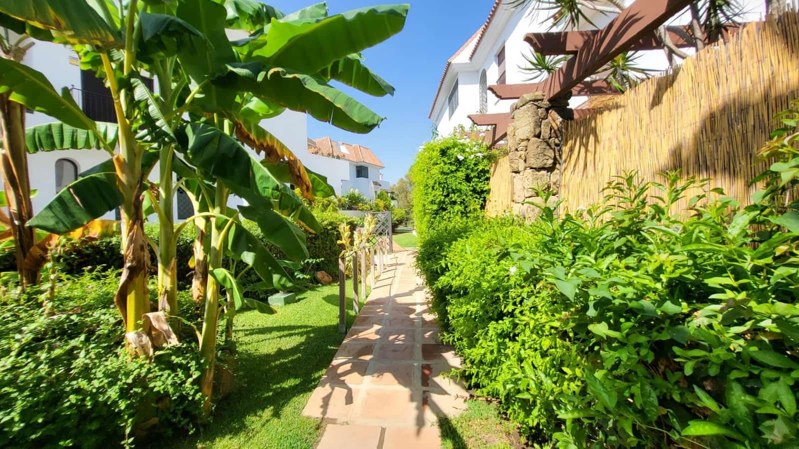 2 sovrum Lägenhet till salu i Marbella med pool - 450 000 € (Ref: 10100419)